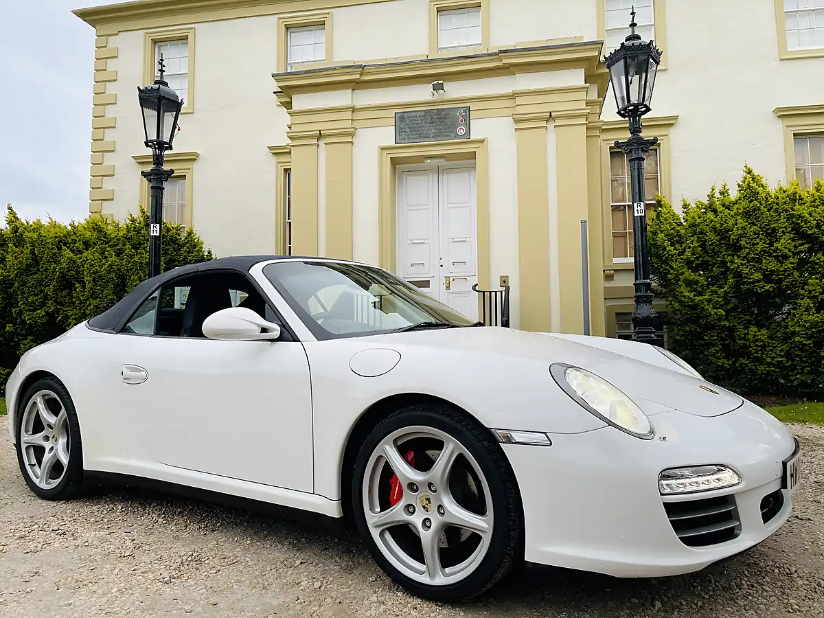 Used 2010 Porsche 911 Carrera 4S White - Interior and Exterior details 10