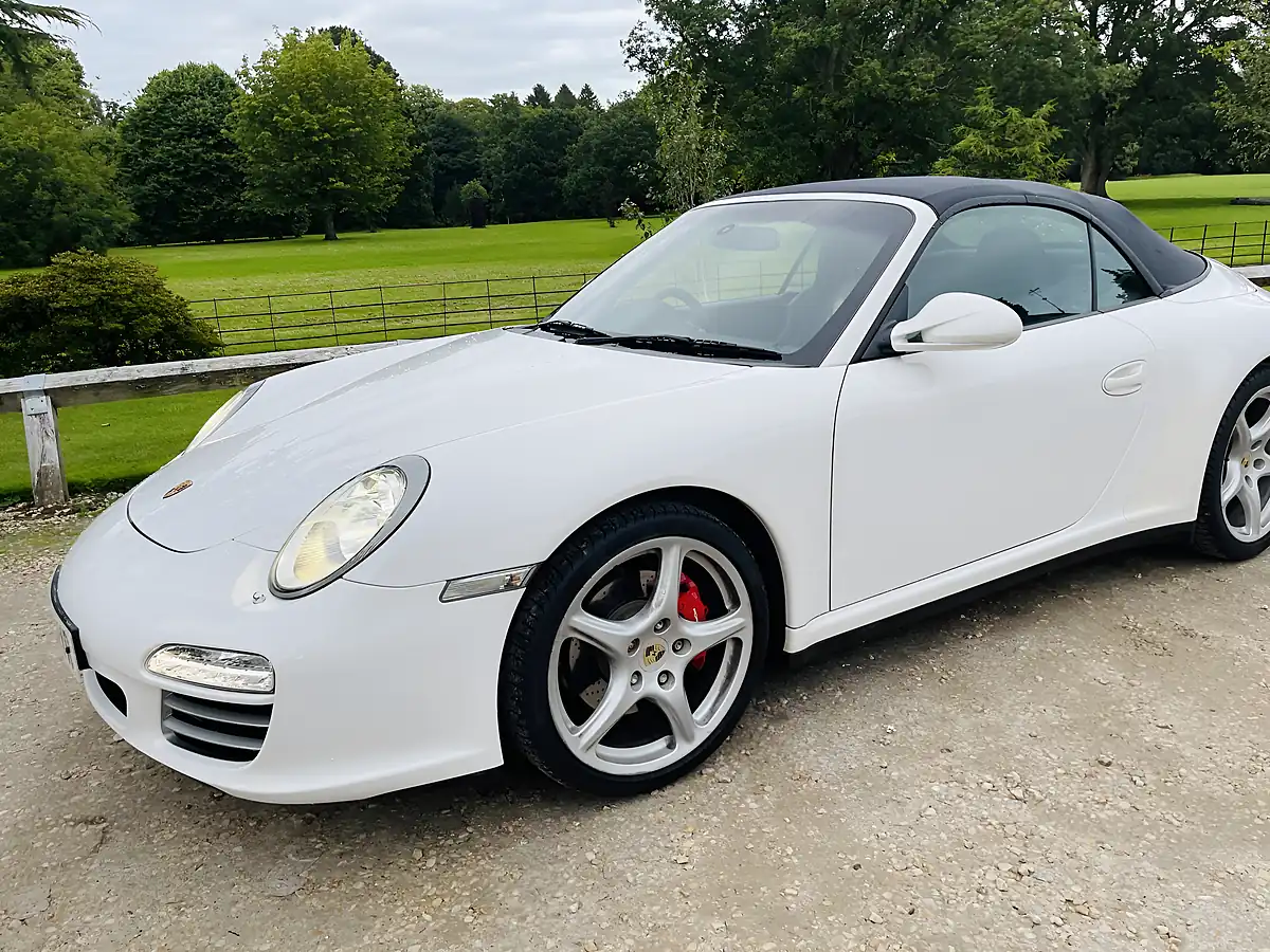Used 2010 Porsche 911 Carrera 4S White - Interior and Exterior details 14