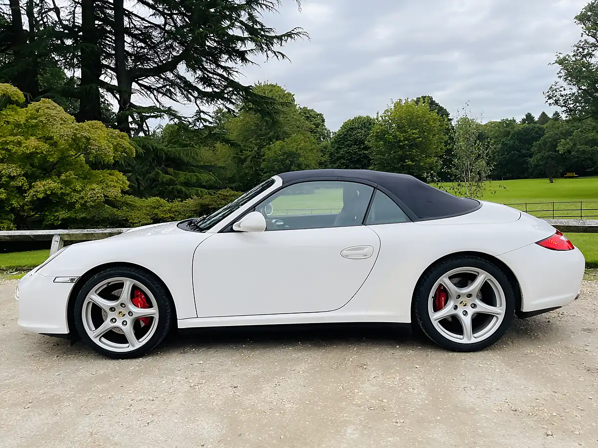 Used 2010 Porsche 911 Carrera 4S White - Interior and Exterior details 15