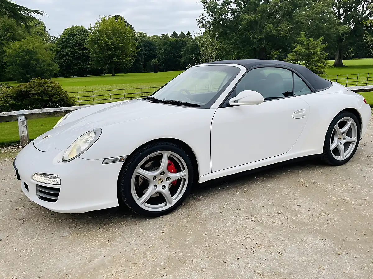 Used 2010 Porsche 911 Carrera 4S White - Interior and Exterior details 16