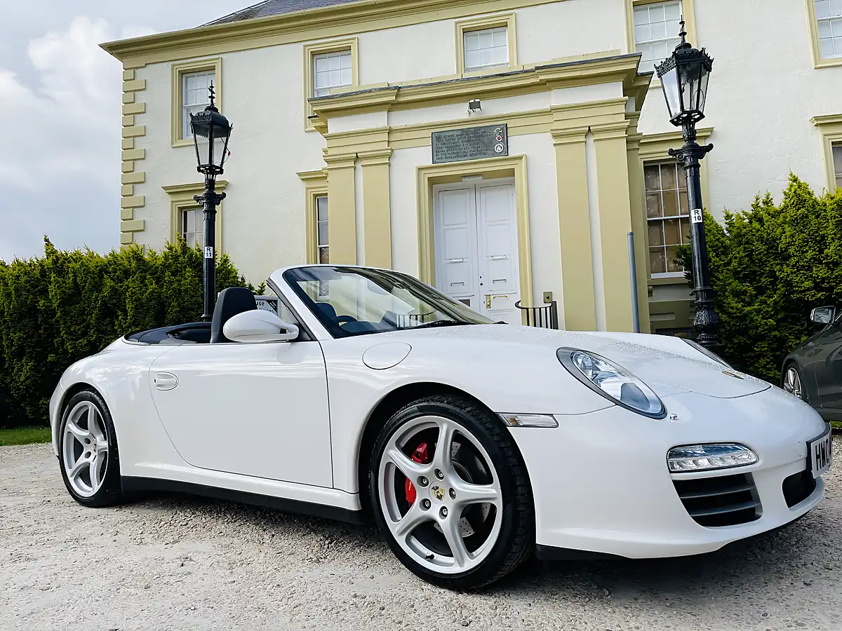 Used 2010 Porsche 911 Carrera 4S White - Interior and Exterior details 17