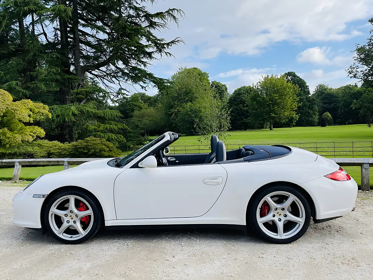 Used 2010 Porsche 911 Carrera 4S White - Interior and Exterior details 3