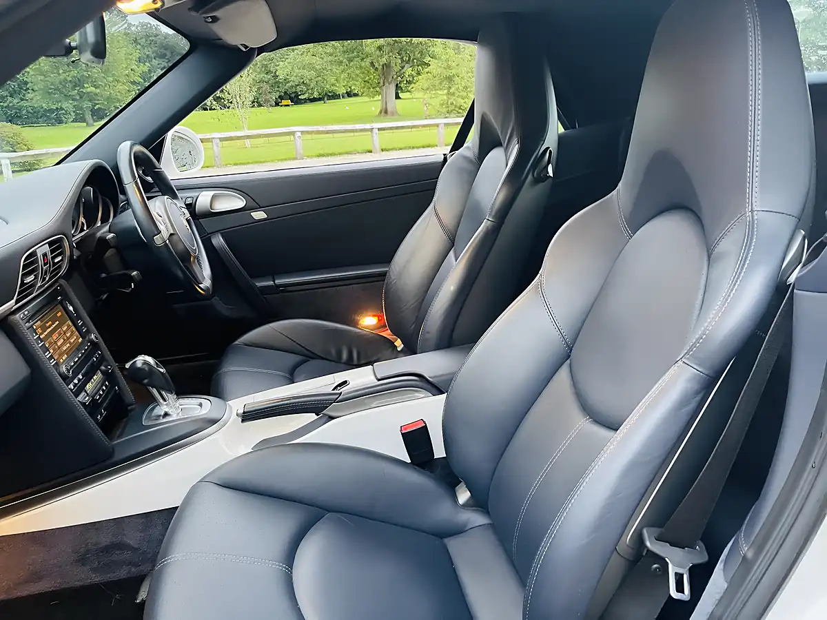 Used 2010 Porsche 911 Carrera 4S White - Interior and Exterior details 5