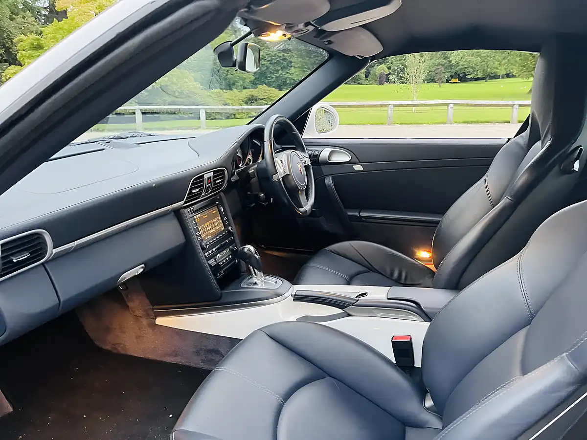 Used 2010 Porsche 911 Carrera 4S White - Interior and Exterior details 6
