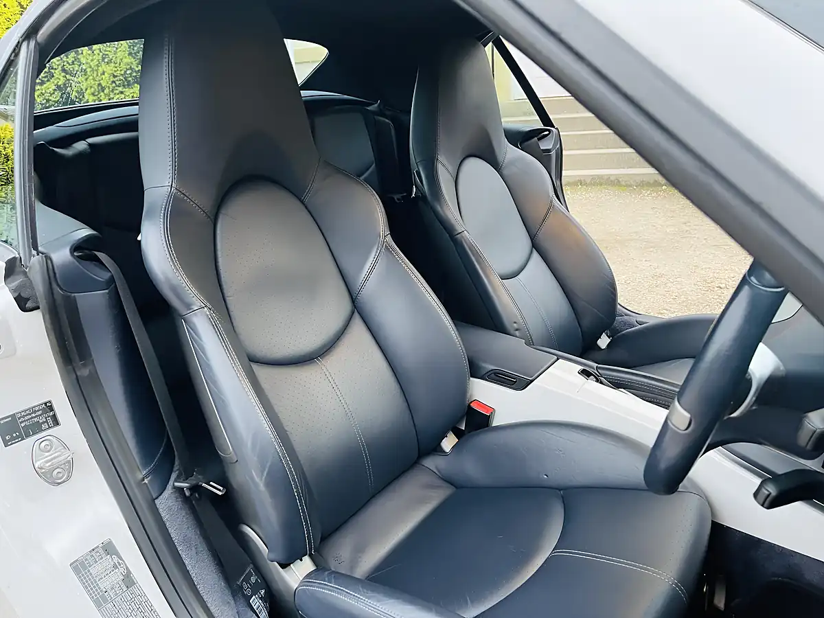 Used 2010 Porsche 911 Carrera 4S White - Interior and Exterior details 7
