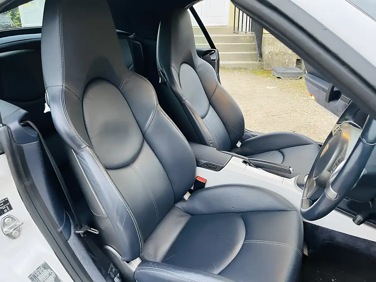 Used 2010 Porsche 911 Carrera 4S White - Interior and Exterior details 8