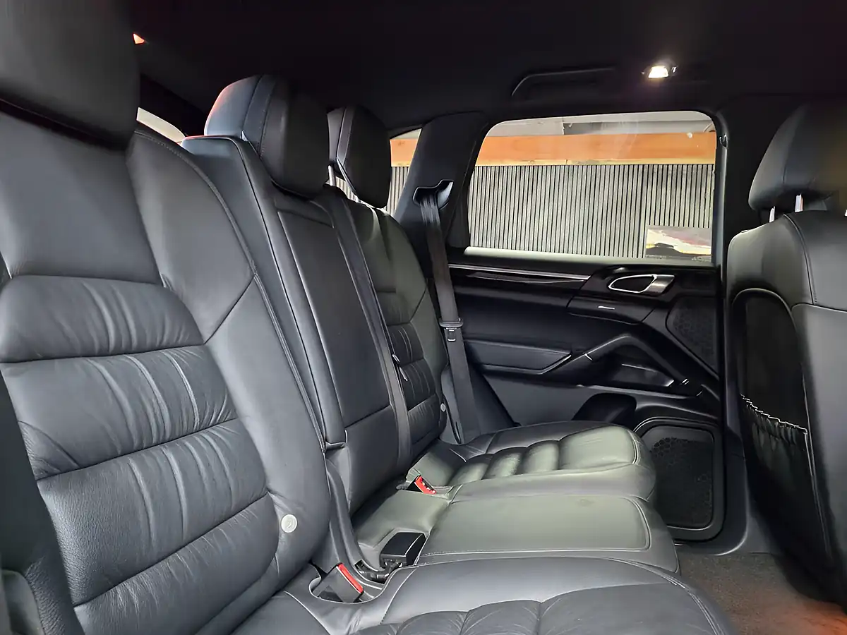 Used 2010 Porsche Cayenne Tiptronic Black - Interior and Exterior details 11