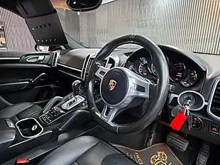 Used 2010 Porsche Cayenne Tiptronic Black - Interior and Exterior details 12
