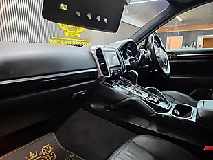 Used 2010 Porsche Cayenne Tiptronic Black - Interior and Exterior details 8