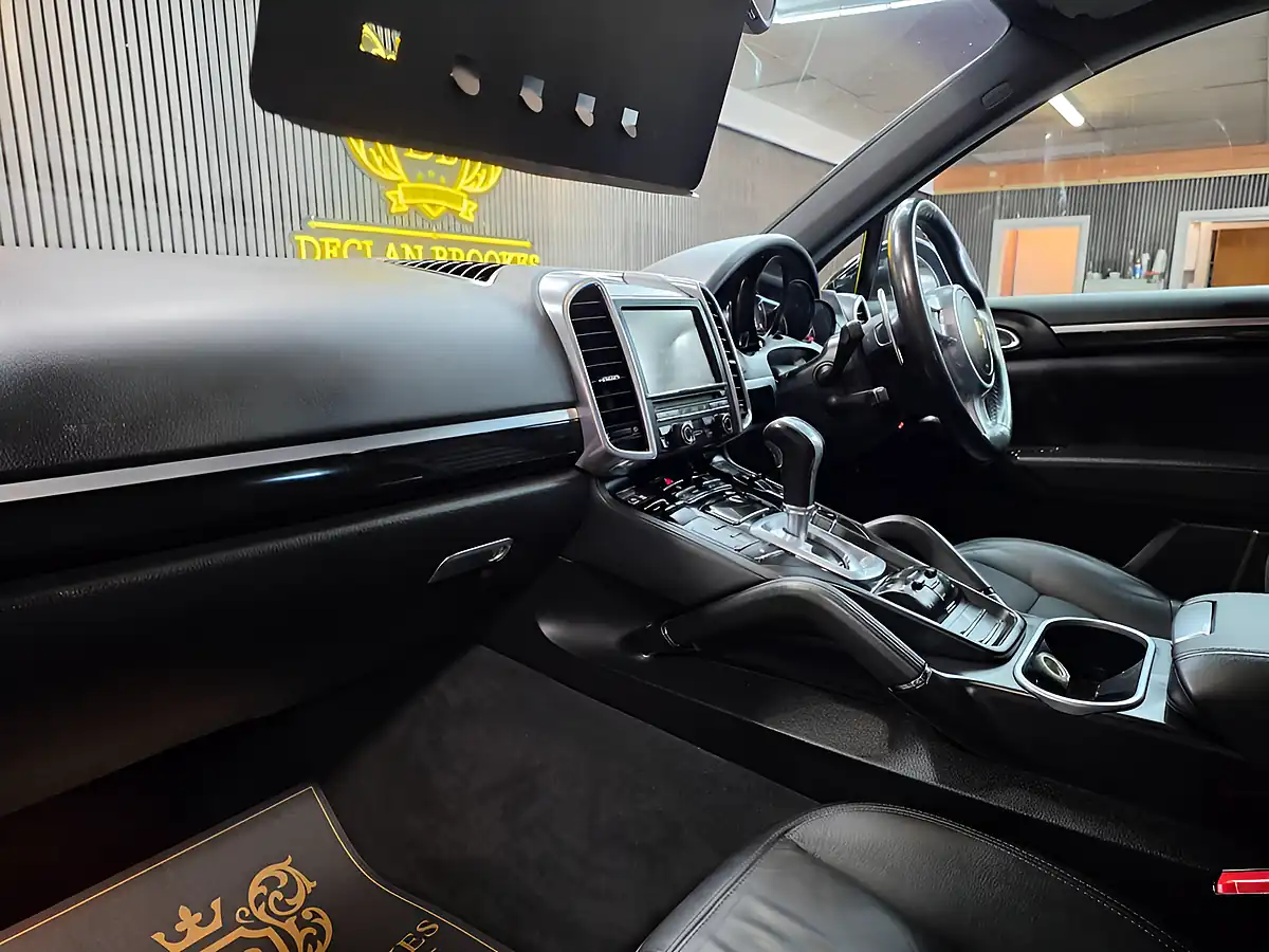 Used 2010 Porsche Cayenne Tiptronic Black - Interior and Exterior details 8