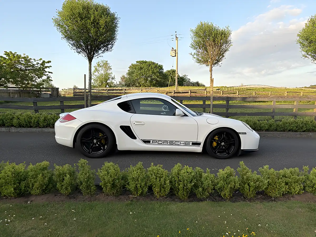 Used 2010 Porsche Cayman Gen2 Coupe Carrera White - Front View