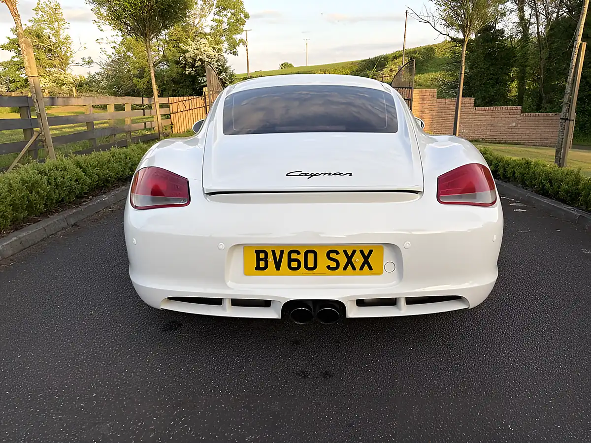 Used 2010 Porsche Cayman Gen2 Coupe Carrera White - Interior and Exterior details 11