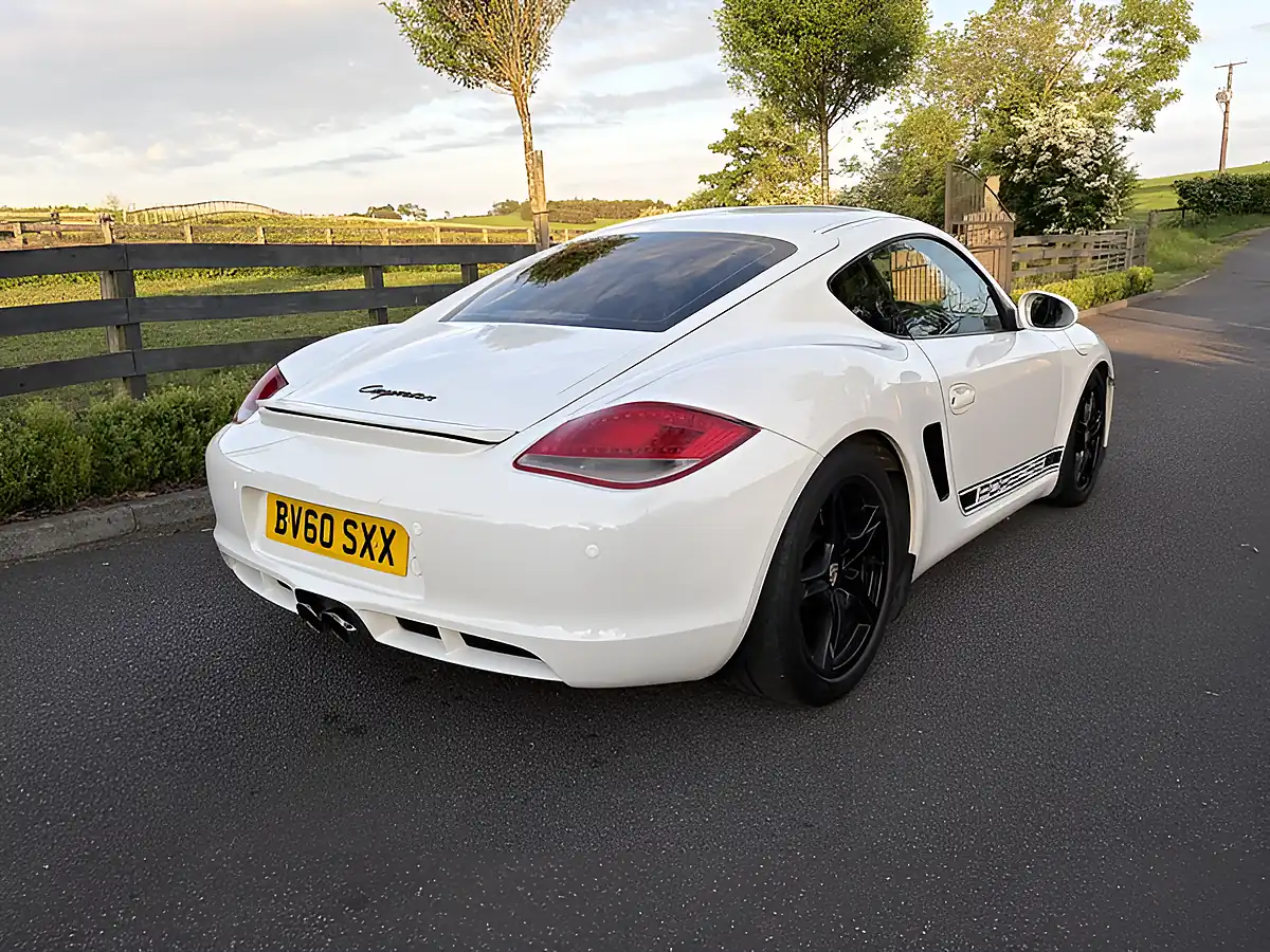 Used 2010 Porsche Cayman Gen2 Coupe Carrera White - Interior and Exterior details 13