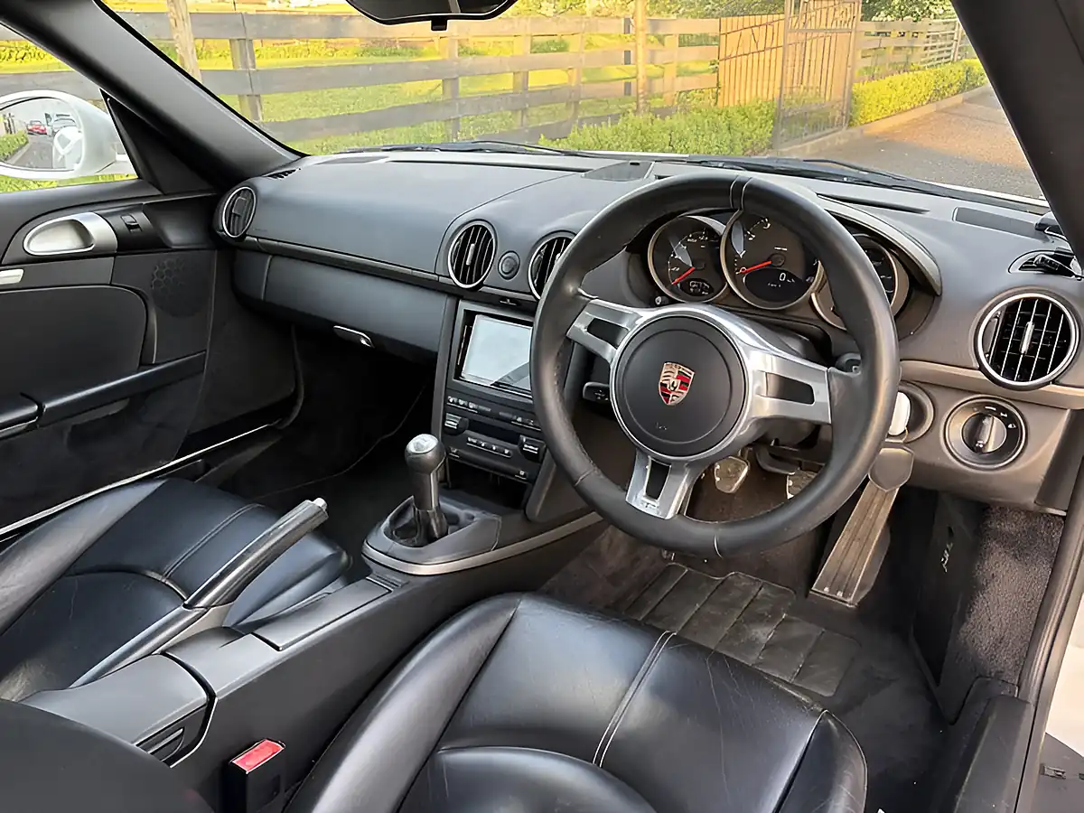 Used 2010 Porsche Cayman Gen2 Coupe Carrera White - Interior and Exterior details 16