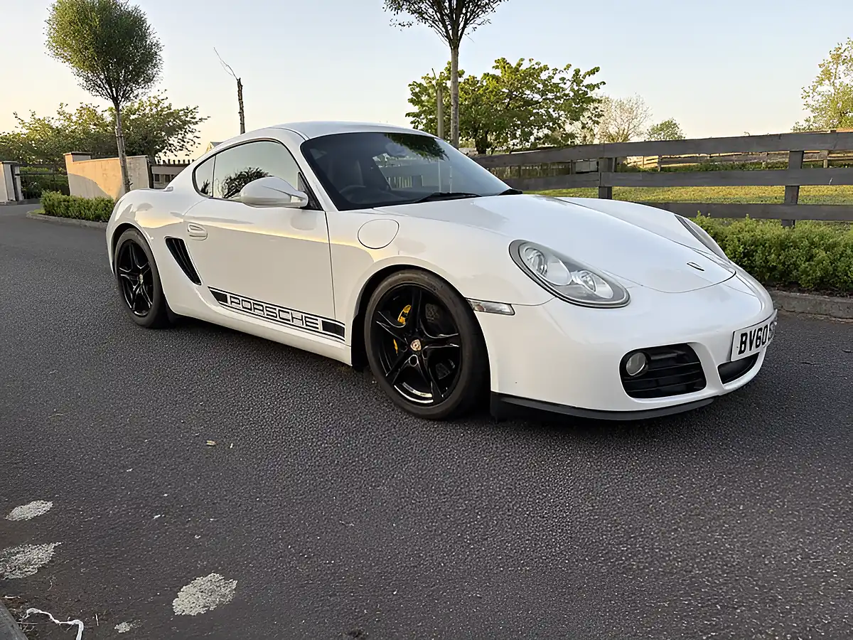 Used 2010 Porsche Cayman Gen2 Coupe Carrera White - Interior and Exterior details 3