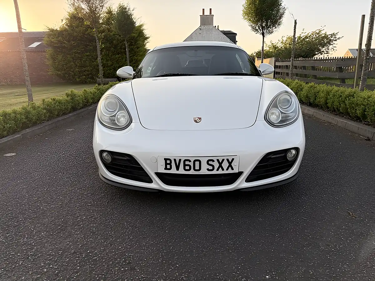 Used 2010 Porsche Cayman Gen2 Coupe Carrera White - Interior and Exterior details 5