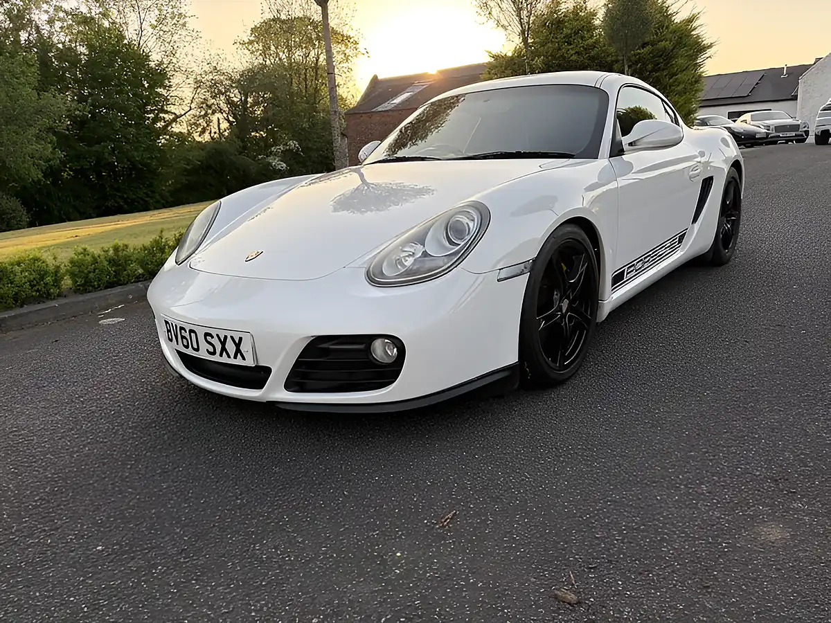 Used 2010 Porsche Cayman Gen2 Coupe Carrera White - Interior and Exterior details 7