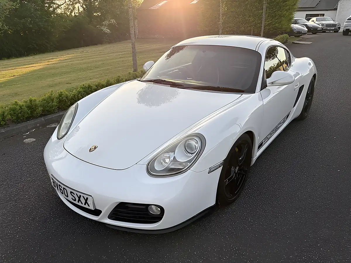Used 2010 Porsche Cayman Gen2 Coupe Carrera White - Interior and Exterior details 8