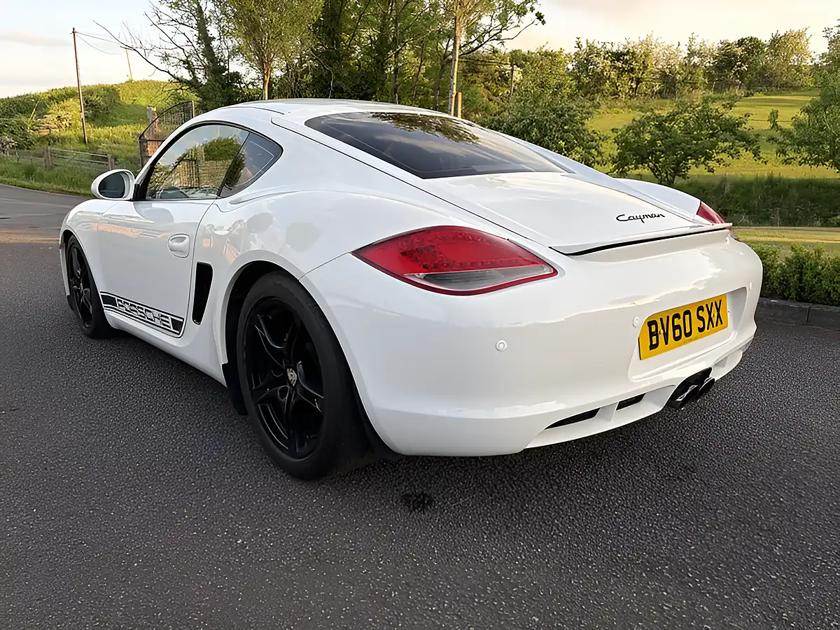 Used 2010 Porsche Cayman Gen2 Coupe Carrera White - Interior and Exterior details 9