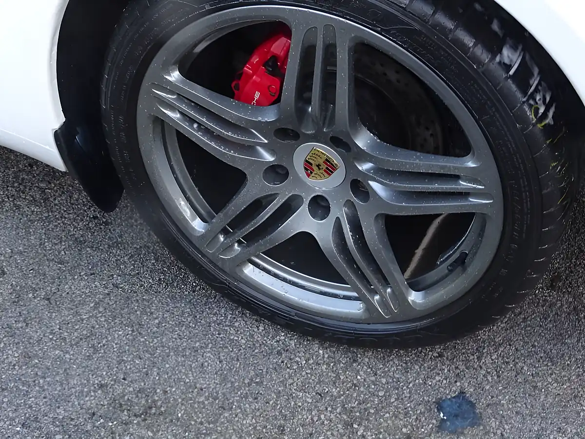 Used 2010 Porsche Cayman S Coupe White - Interior and Exterior details 9