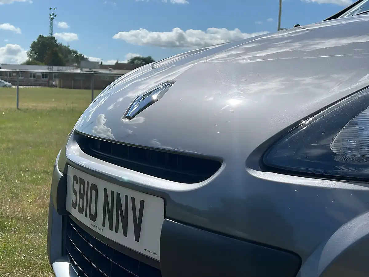 Used 2010 Renault Clio Dynamique Tomtom Grey - Interior and Exterior details 10