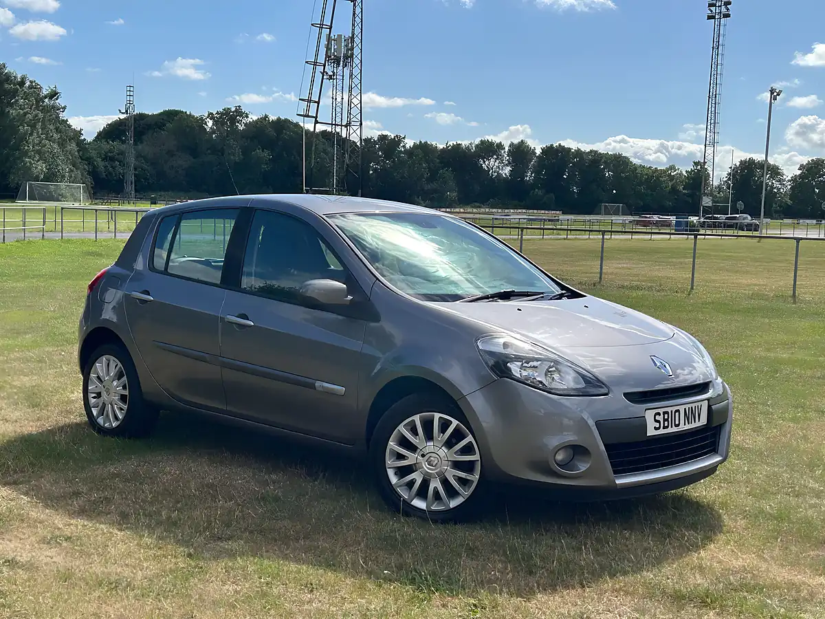 Used 2010 Renault Clio Dynamique Tomtom Grey - Interior and Exterior details 3