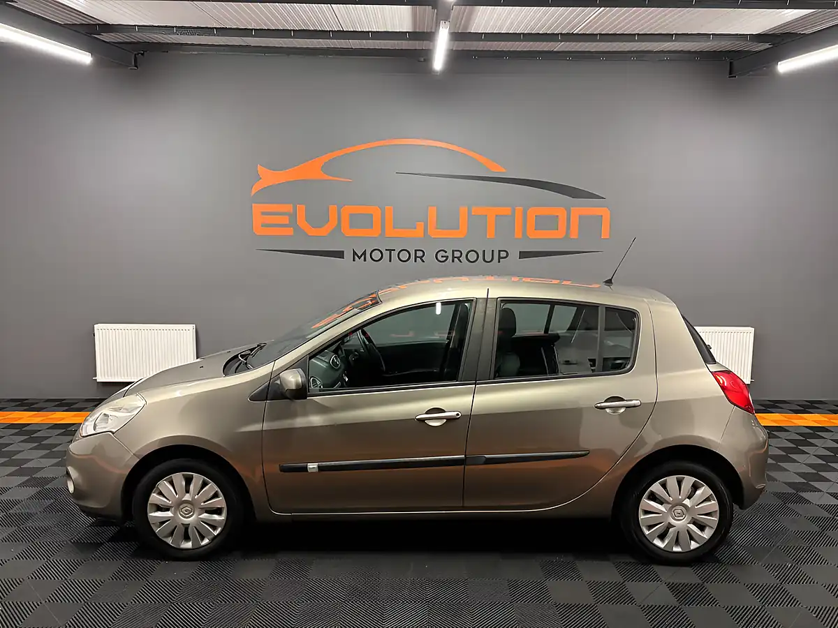 Used 2010 Renault Clio Expression Beige - Interior and Exterior details 2