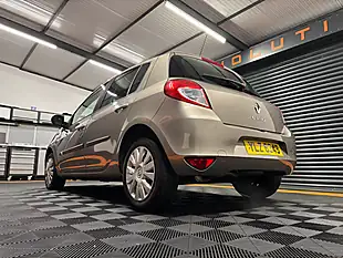 Used 2010 Renault Clio Expression Beige - Interior and Exterior details 3