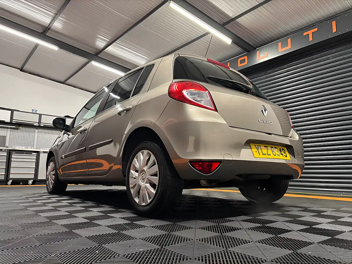 Used 2010 Renault Clio Expression Beige - Interior and Exterior details 3