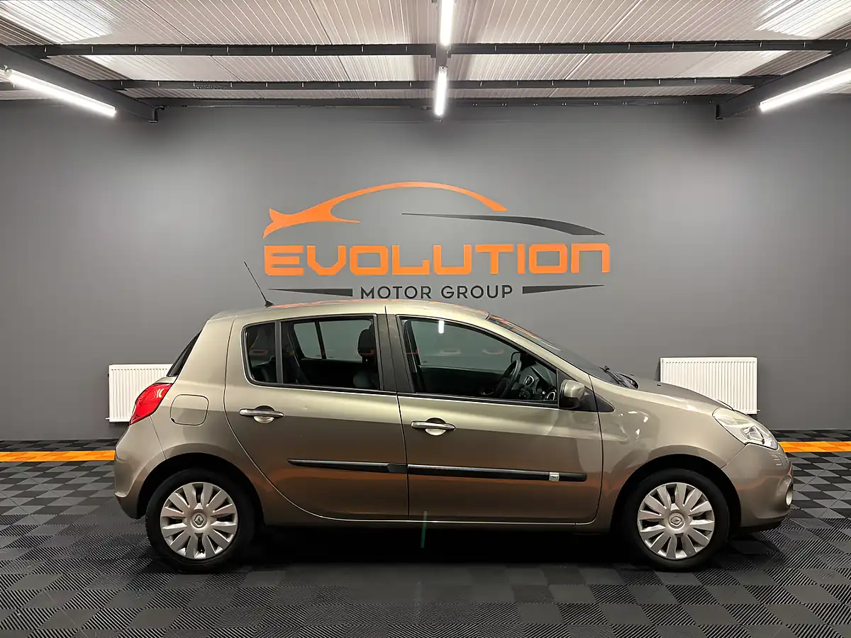 Used 2010 Renault Clio Expression Beige - Interior and Exterior details 5