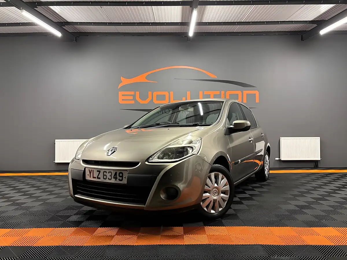 Used 2010 Renault Clio Expression Beige - Interior and Exterior details 6