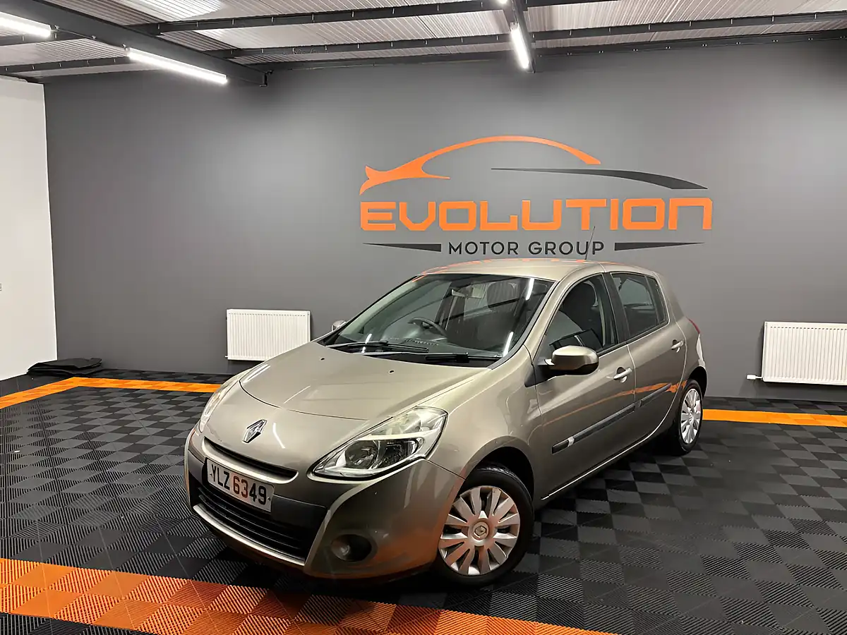 Used 2010 Renault Clio Expression Beige - Interior and Exterior details 7