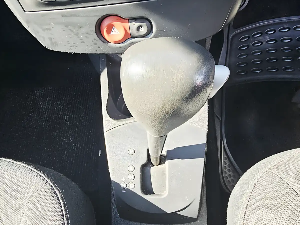 Used 2010 Renault Clio Expression Silver - Interior and Exterior details 10