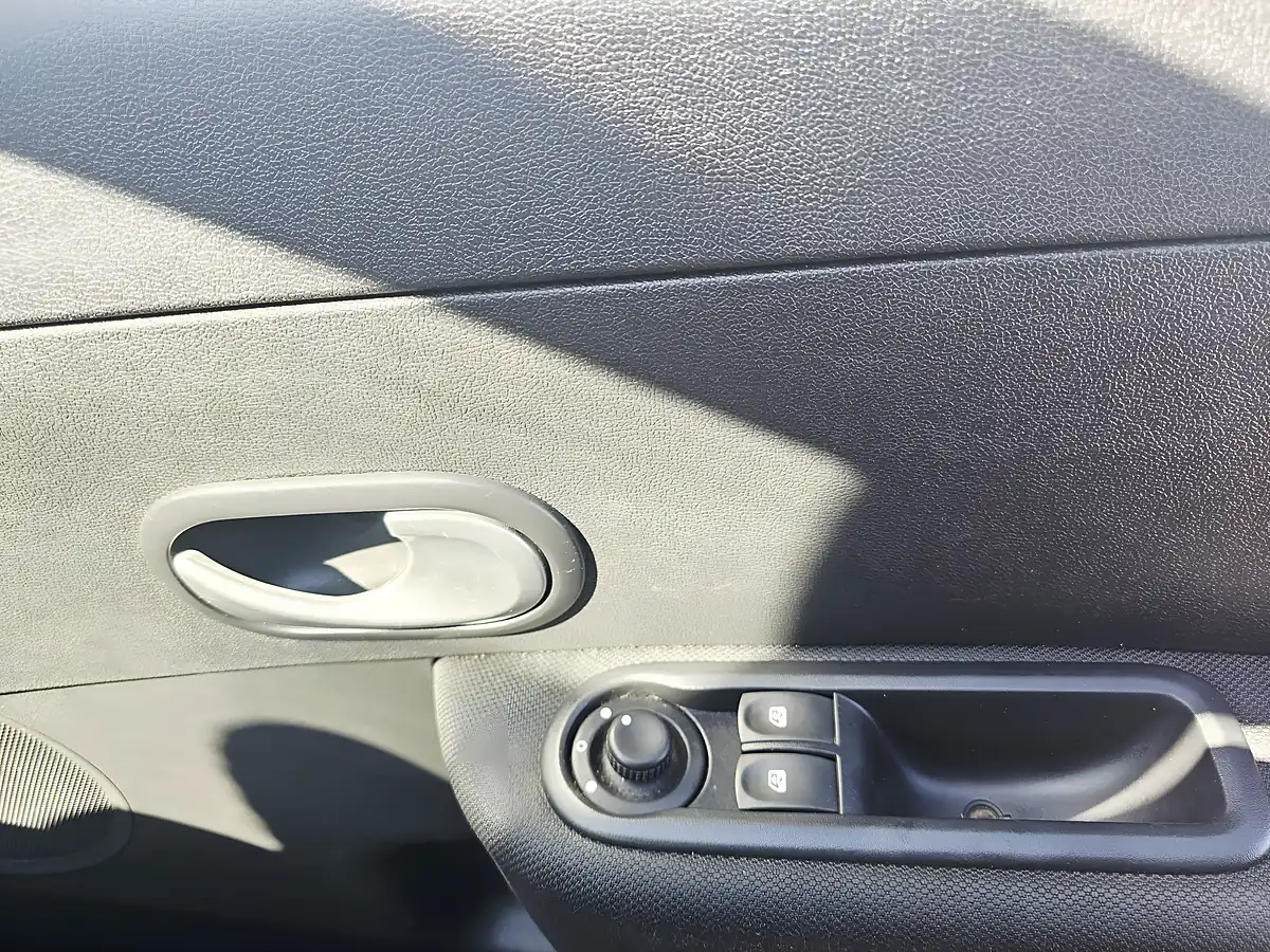Used 2010 Renault Clio Expression Silver - Interior and Exterior details 14