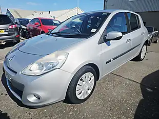 Used 2010 Renault Clio Expression Silver - Interior and Exterior details 2