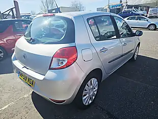 Used 2010 Renault Clio Expression Silver - Interior and Exterior details 5