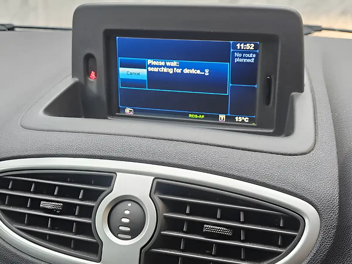Used 2010 Renault Clio Initiale Tomtom Red - Interior and Exterior details 13