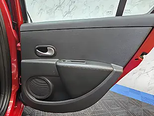 Used 2010 Renault Clio Initiale Tomtom Red - Interior and Exterior details 17