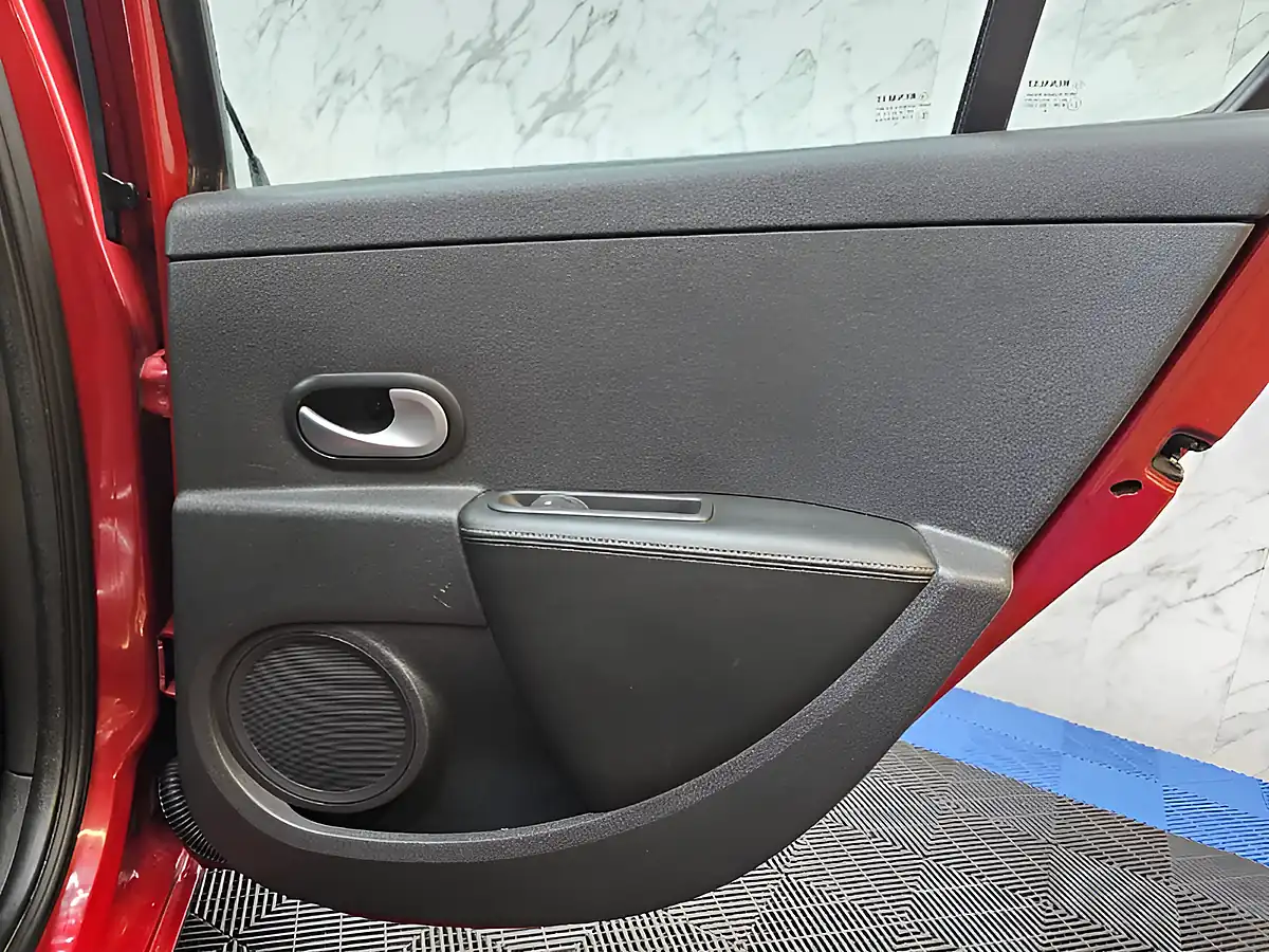 Used 2010 Renault Clio Initiale Tomtom Red - Interior and Exterior details 17