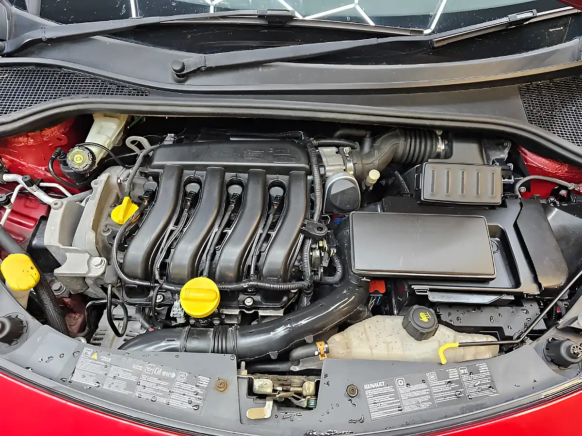 Used 2010 Renault Clio Initiale Tomtom Red - Interior and Exterior details 19