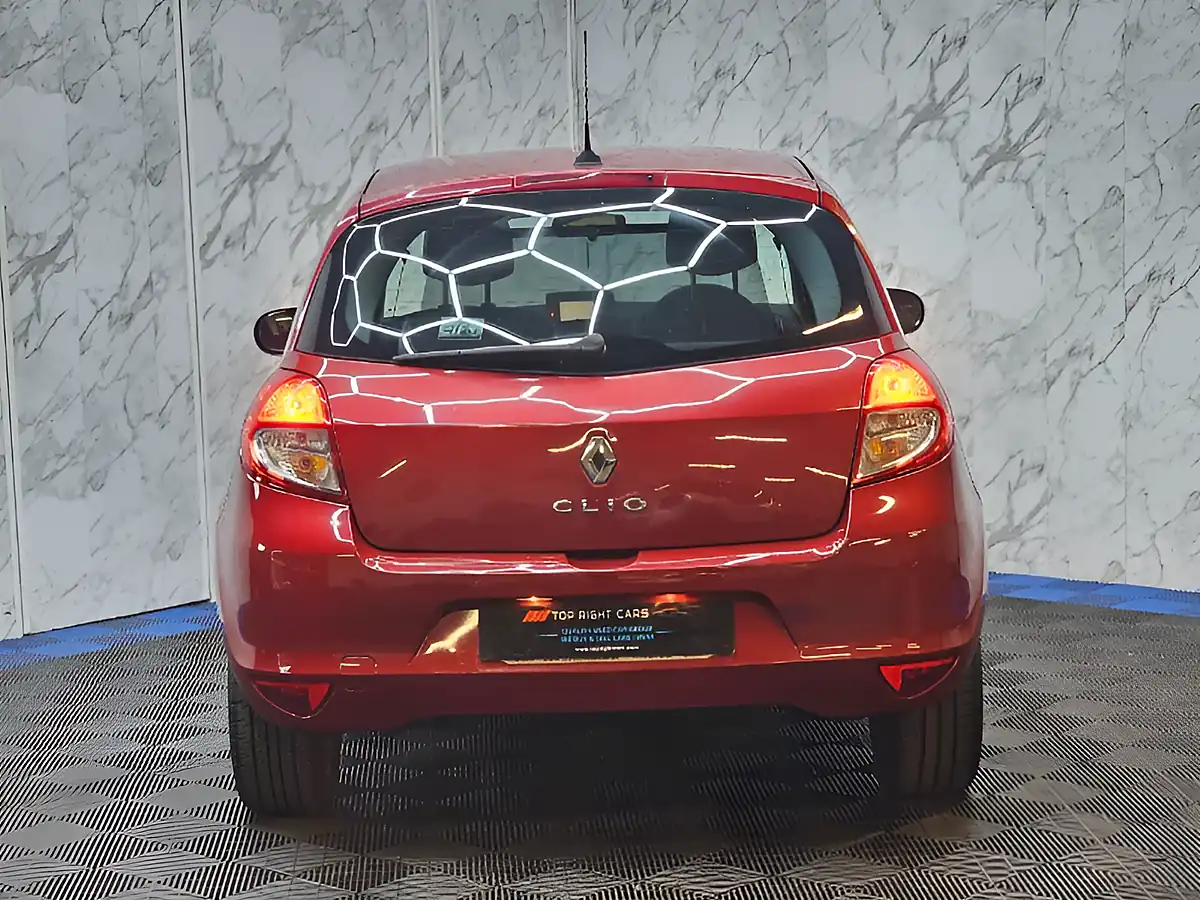 Used 2010 Renault Clio Initiale Tomtom Red - Interior and Exterior details 4