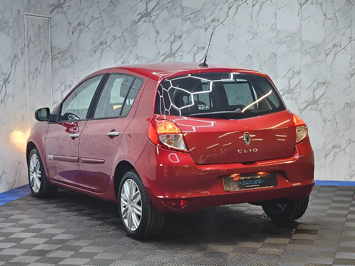 Used 2010 Renault Clio Initiale Tomtom Red - Interior and Exterior details 6