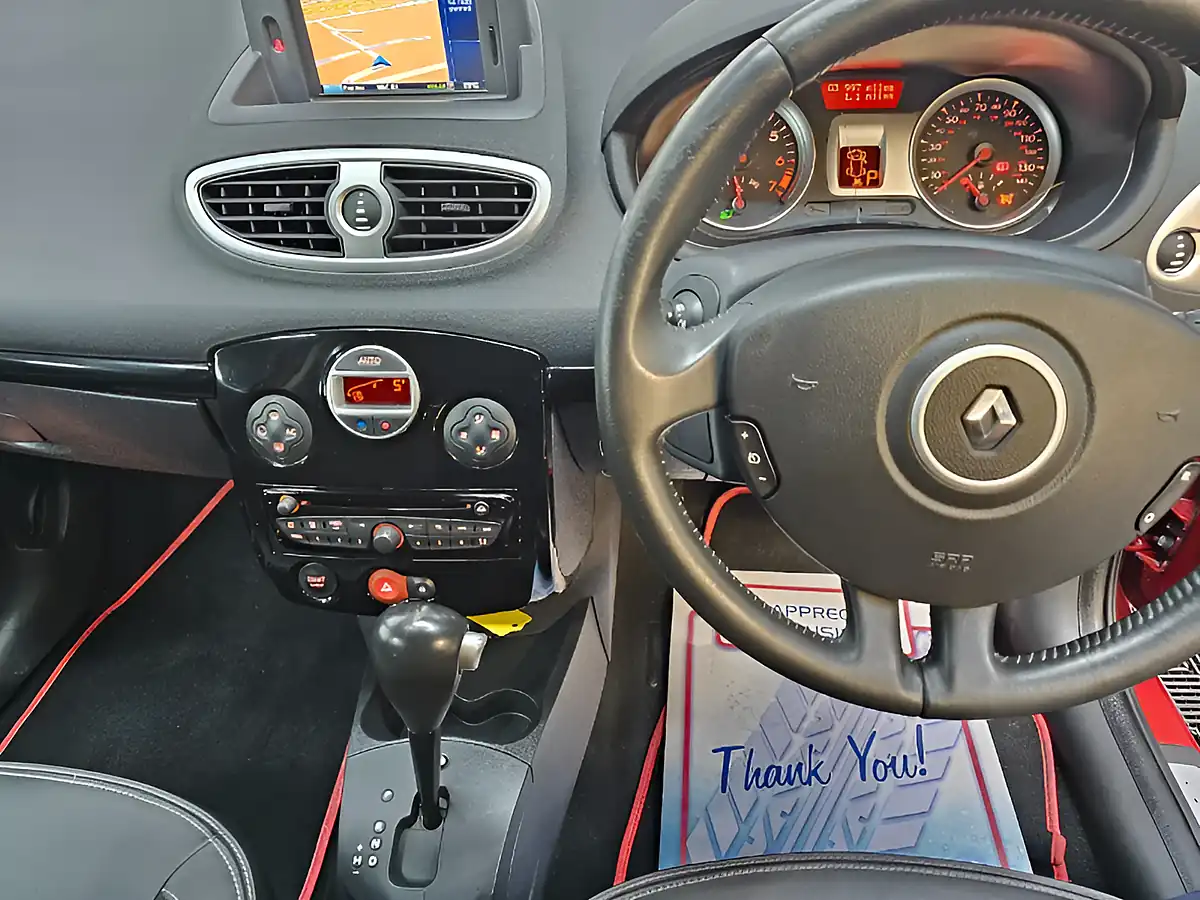 Used 2010 Renault Clio Initiale Tomtom Red - Interior and Exterior details 9