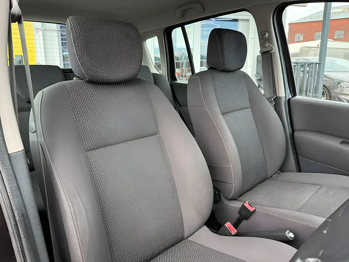 Used 2010 Renault Grand Modus Dynamique Auto Black - Interior and Exterior details 12