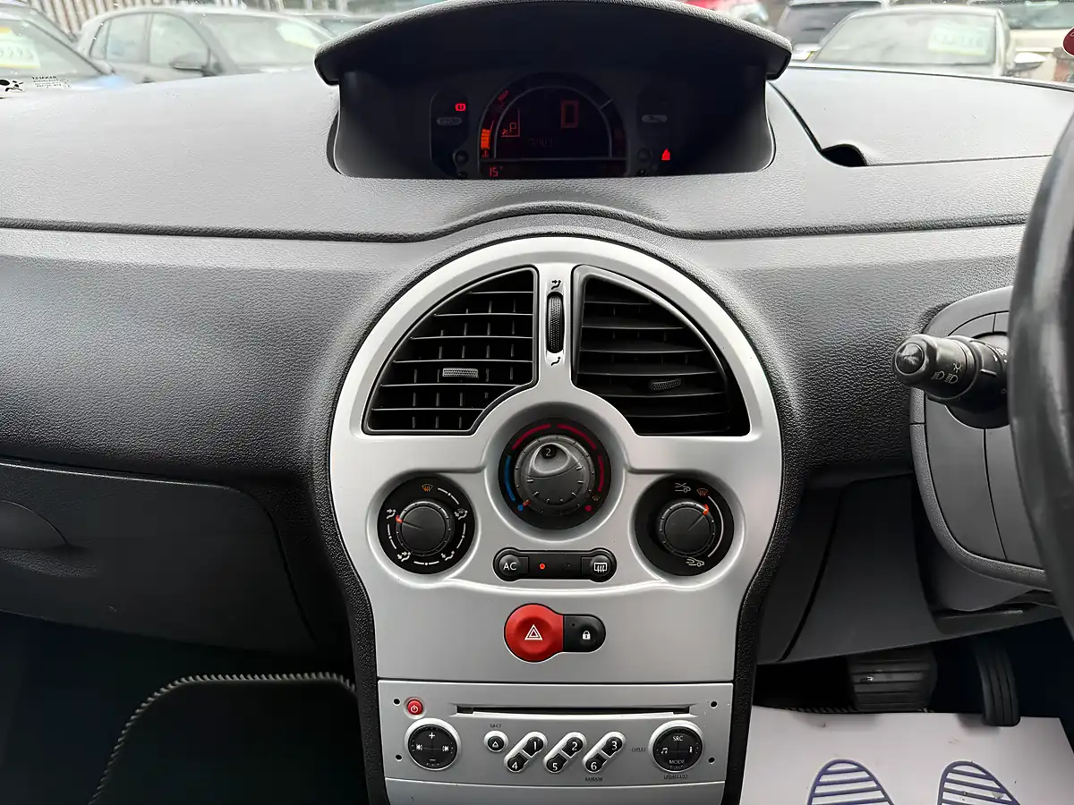 Used 2010 Renault Grand Modus Dynamique Auto Black - Interior and Exterior details 14
