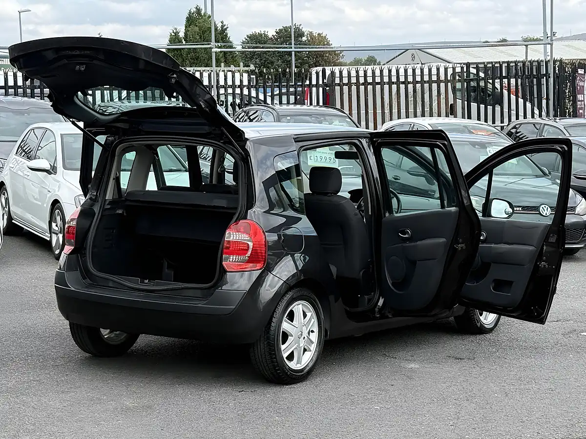 Used 2010 Renault Grand Modus Dynamique Auto Black - Interior and Exterior details 2