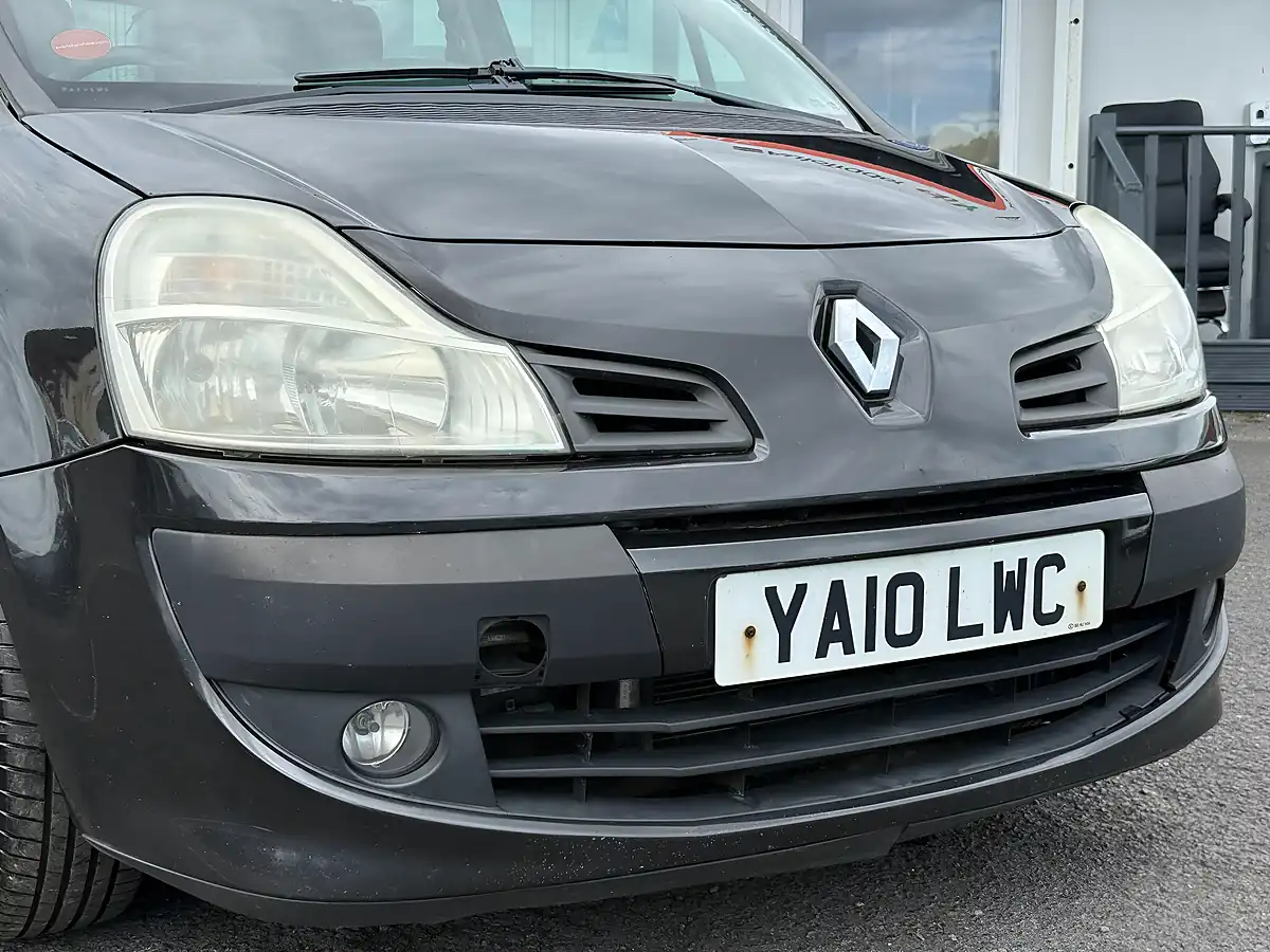 Used 2010 Renault Grand Modus Dynamique Auto Black - Interior and Exterior details 9