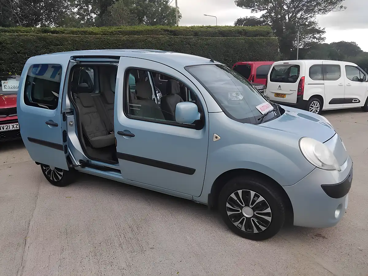 Used 2010 Renault Kangoo Expression Blue - Interior and Exterior details 11