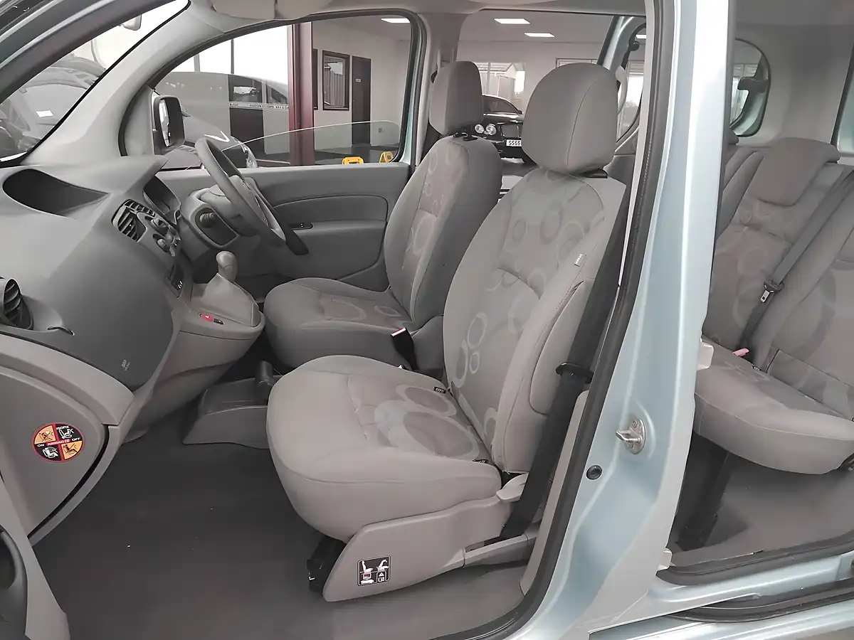Used 2010 Renault Kangoo Expression Blue - Interior and Exterior details 14