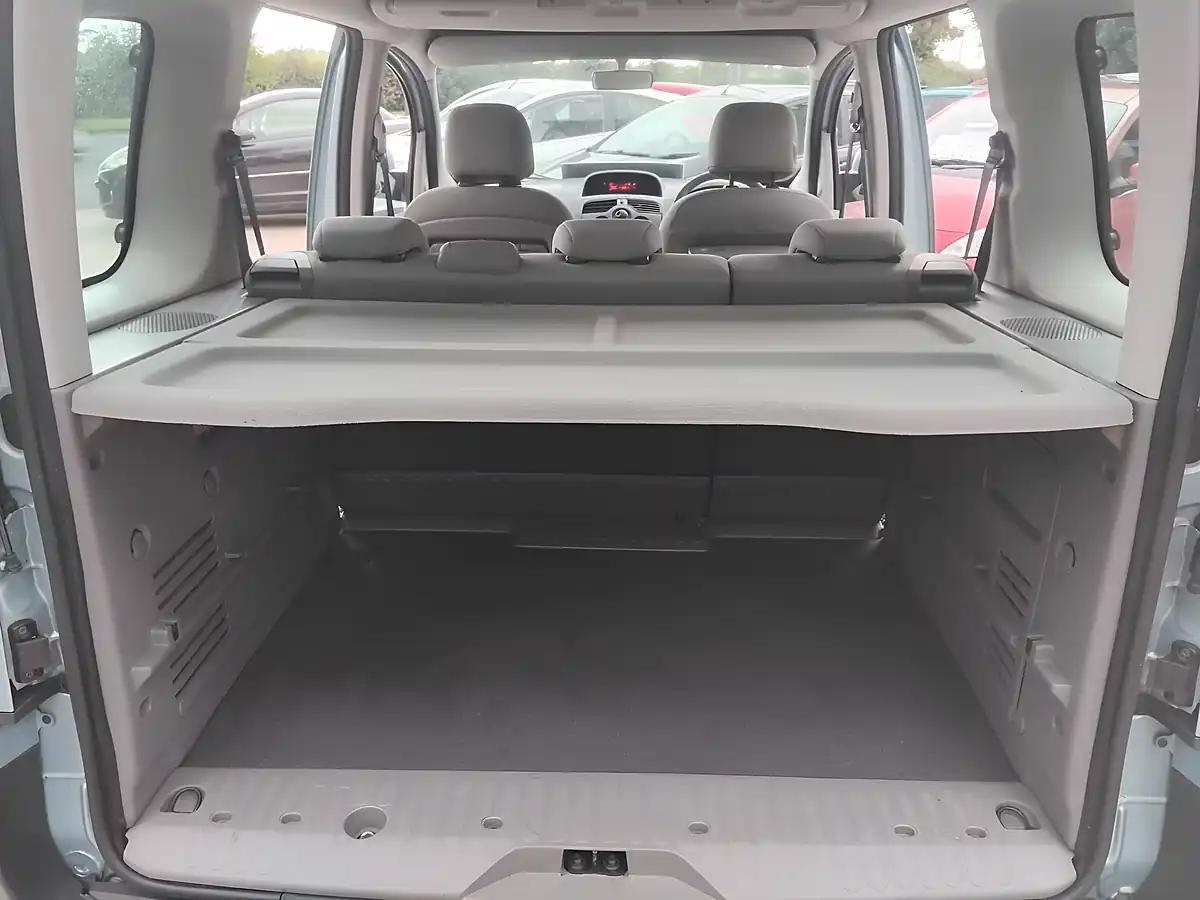 Used 2010 Renault Kangoo Expression Blue - Interior and Exterior details 16